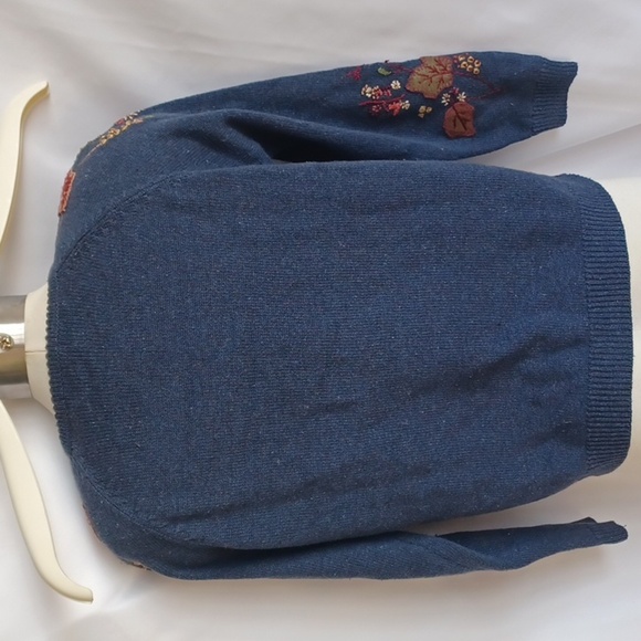 Tiara Autumn Leaf cardigan size PM, 20" PTP, 22" L - Picture 4 of 7